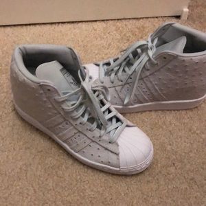 Adidas light grey wedges